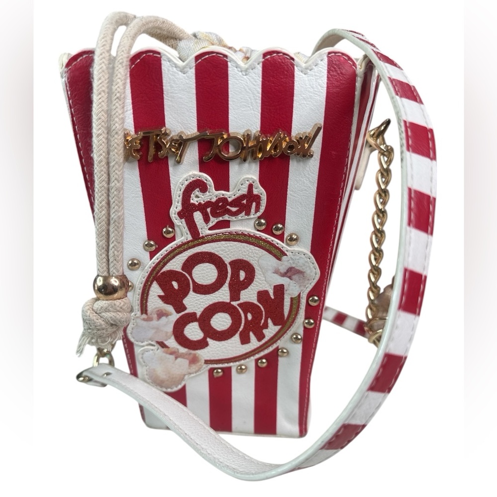 Betsey Johnson 🔥🔥RARE🔥🔥Red and White Butter me Up Popcorn Crossbody Bag